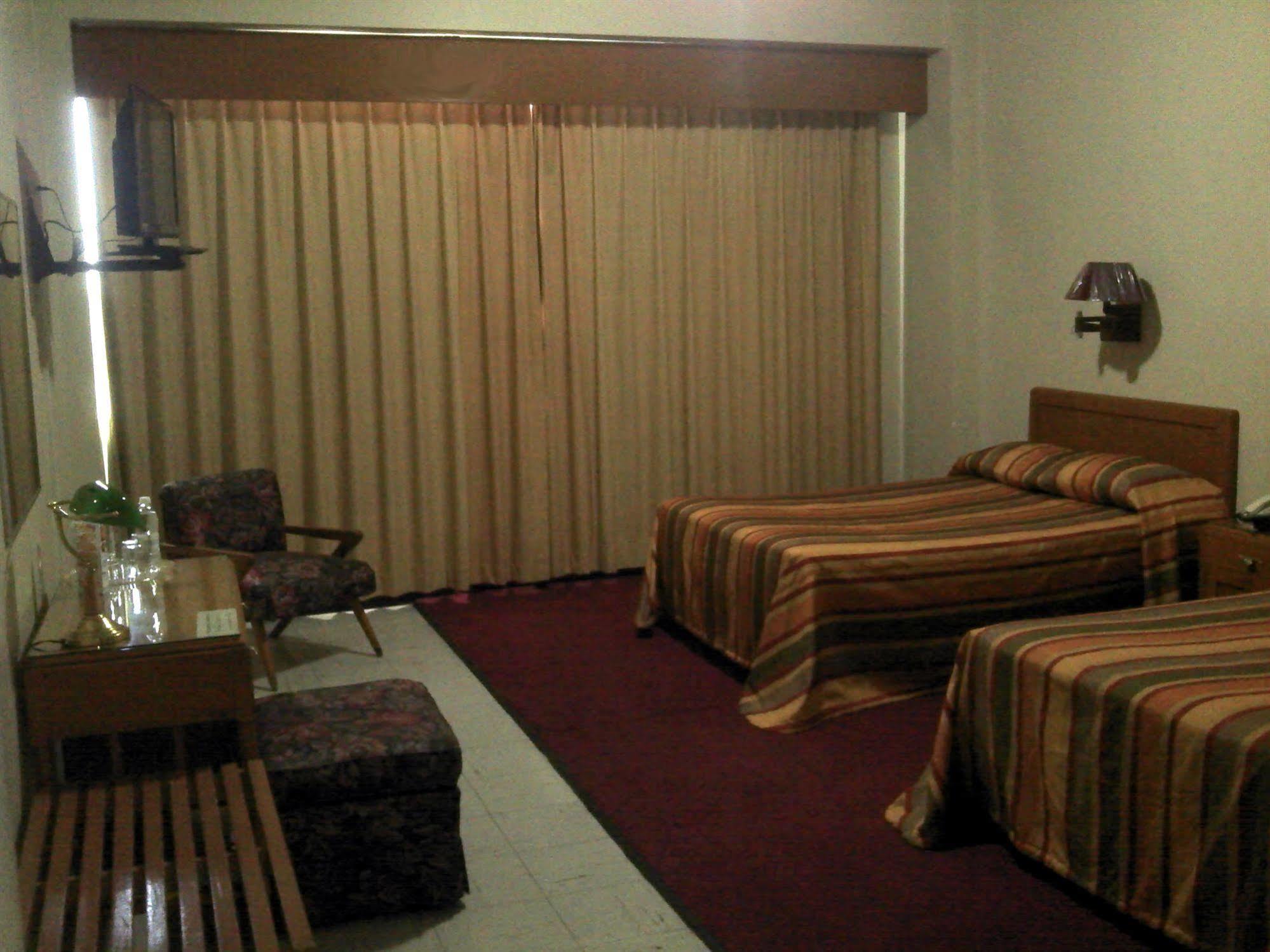 Hotel Calvete Torreón Buitenkant foto